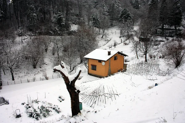 Villaggio Isolato Tra Montagne Delle Alpi Apuane Immerso Nella Bianca — Foto Stock