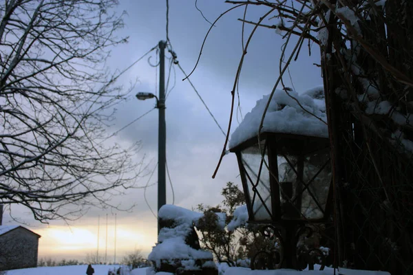 Utomhus Lykta Ett Hus Och Vinter Berg Panorama Bakgrunden Och — Stockfoto