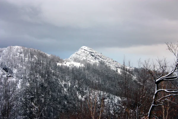 Picos Los Alpes Apuanos Cubiertos Suave Nieve Blanca Invierno Toscana — Foto de Stock