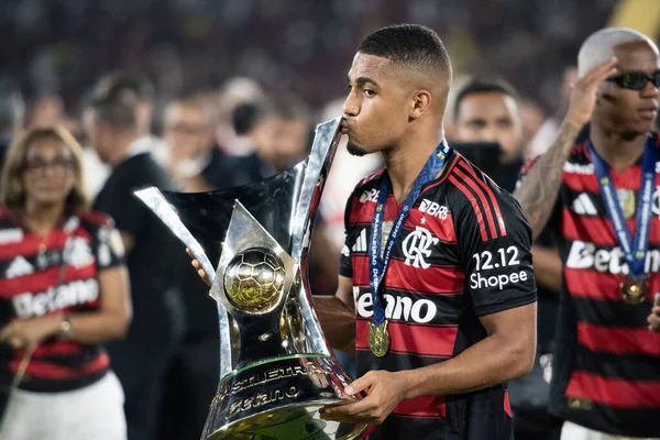 Rio de Janeiro (RJ) - 3 Aralık 2025: FLAMENGO X CEARA - Flamengo x Ceara, Maracana Stadyumu. Flamengo Brezilya Şampiyonu 2025.                