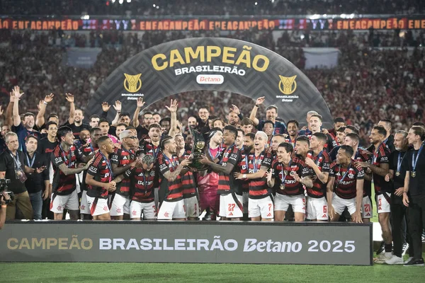 Rio de Janeiro (RJ) - 3 Aralık 2025: FLAMENGO X CEARA - Flamengo x Ceara, Maracana Stadyumu. Flamengo Brezilya Şampiyonu 2025.              