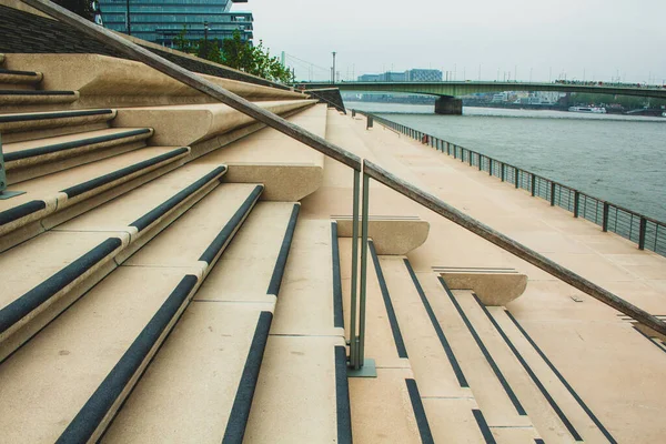 Rheinboulevard Centro Colonia Alemania Escaleras Vacías Sin Gente Pasarela —  Fotos de Stock
