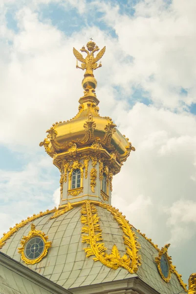 Peterhof sarayda Ambras Kalesi