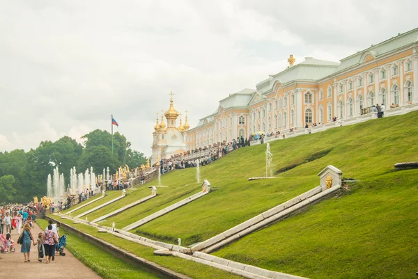 Het paleis van Peterhof — Stockfoto