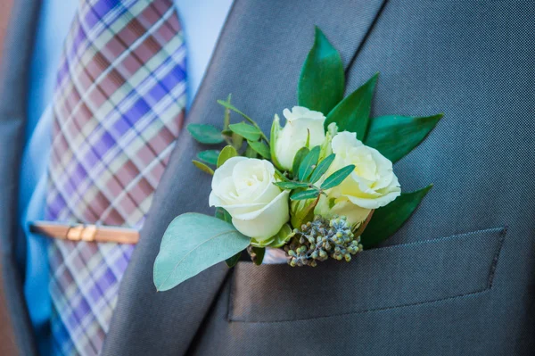 Boutonniere brudgummen i fickan — Stockfoto