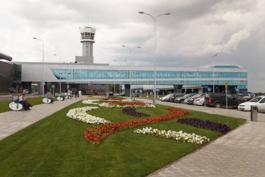 Kazan, Rusya - 13 Temmuz 2013: Kazan kentindeki havaalanındaki tren istasyonu.