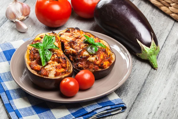 Baked eggplant with pieces of chicken — Stock Photo, Image