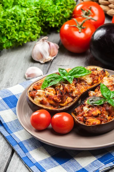 Baked eggplant with pieces of chicken — Stock Photo, Image