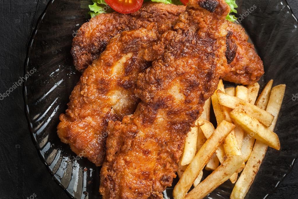 Fried fish in crispy batter with chips — Stock Photo © fotek 108648972