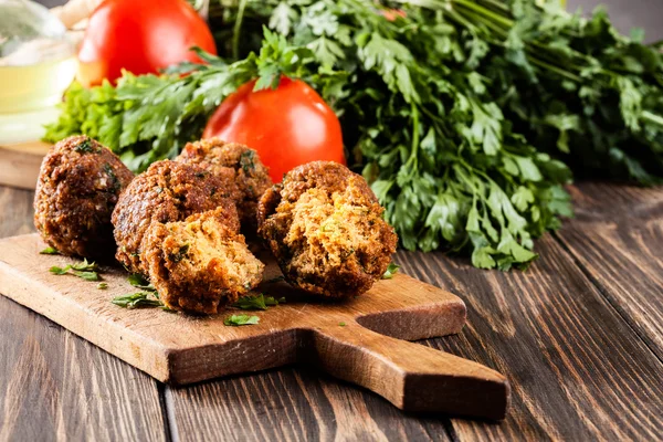 Nohut falafel topları ile sebze — Stok fotoğraf