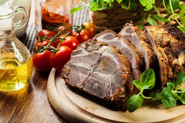 Baharat ile kavrulmuş domuz eti boyun — Stok fotoğraf
