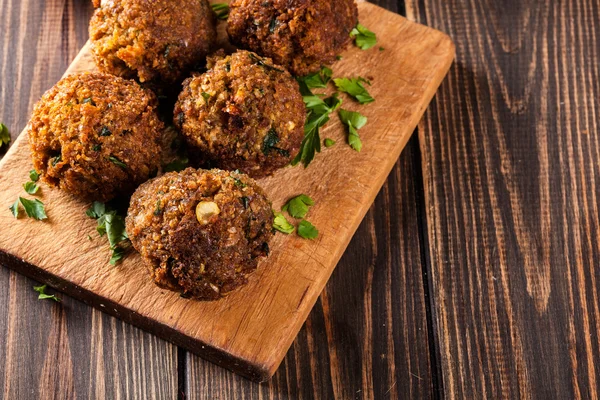 Chickpea falafel balls with vegetables — Stock Photo, Image