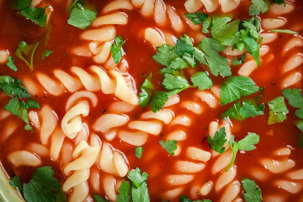 Noodles σούπα τομάτας σε μπολ — Φωτογραφία Αρχείου