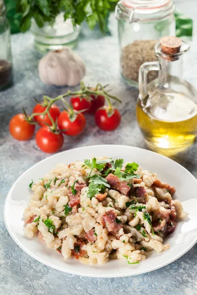 Paetzle Com Bacon Frito Cebola Prato Alemão — Fotografia de Stock