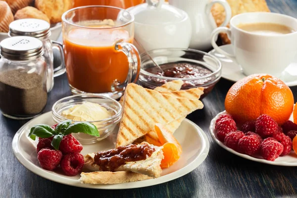 Mesa Desayuno Fresca Continental Con Mermelada Pan Tostado —  Fotos de Stock