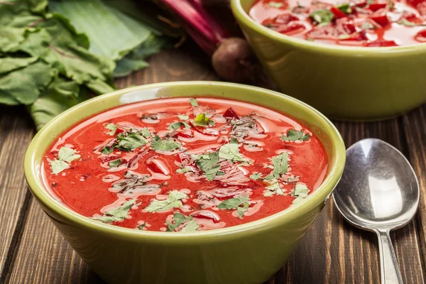 Beetroot soup with fresh vegetables in a bowl — Stock Photo, Image