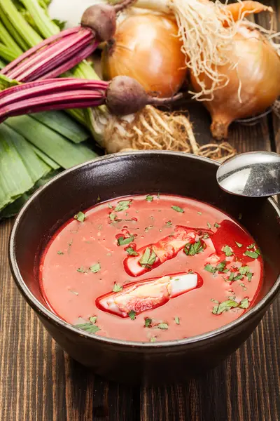 Beetroot soup with egg and vegetables in a bowl — Stock Photo, Image