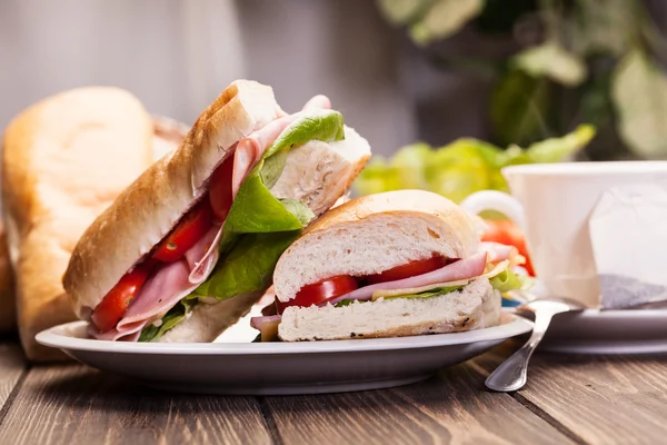 Panini sandwich met ham, kaas en tomaat — Stockfoto