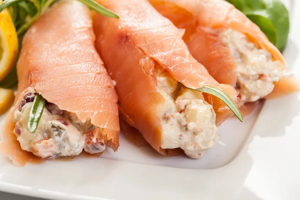 Smoked salmon roll with vegetable salad — Stock Photo, Image