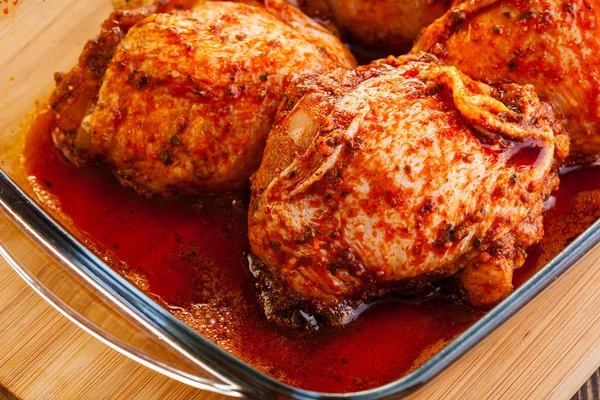 Marinated chicken drumsticks — Stock Photo, Image