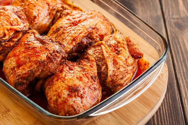 Marinated chicken drumsticks — Stock Photo, Image