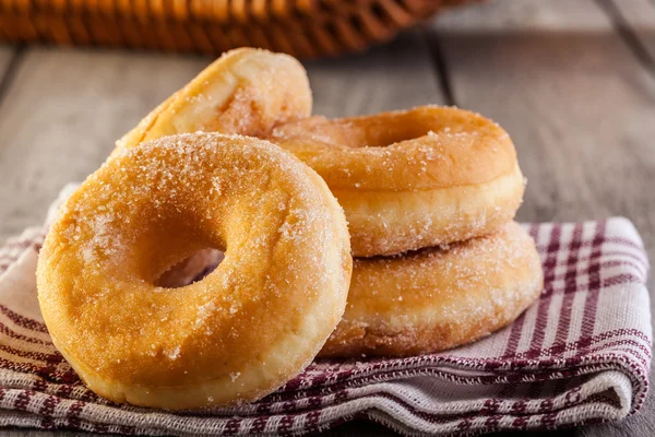 Café da manhã com donuts e mel — Fotografia de Stock