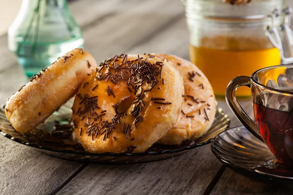 Colazione con ciambelle e miele — Foto Stock