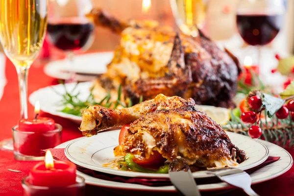 Poulet cuit au four pour le dîner de Noël — Photo