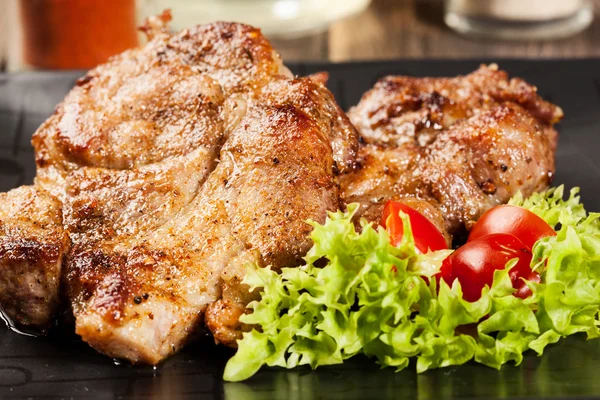 Steaks vom Grill und Gemüse — Stockfoto