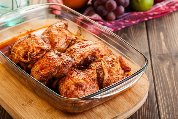 Marinated chicken drumsticks — Stock Photo, Image