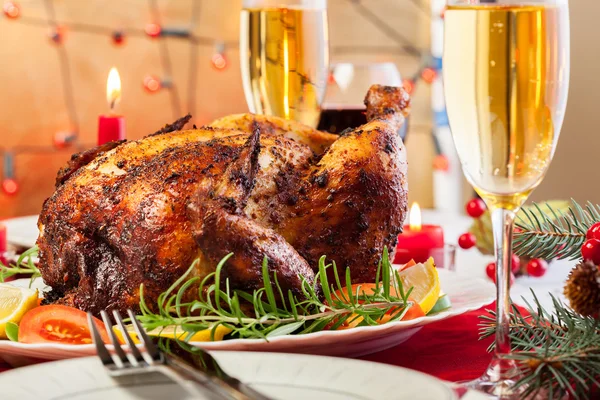 Poulet cuit au four pour le dîner de Noël — Photo