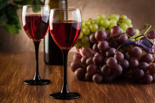 Glasses of red wine and bottle — Stock Photo, Image