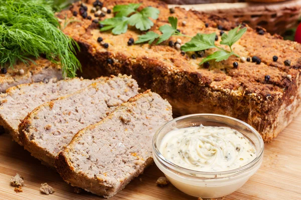 Pate de carne delicioso tradicional com legumes — Fotografia de Stock