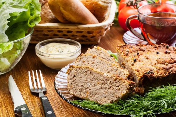 Pate de carne delicioso tradicional com legumes — Fotografia de Stock