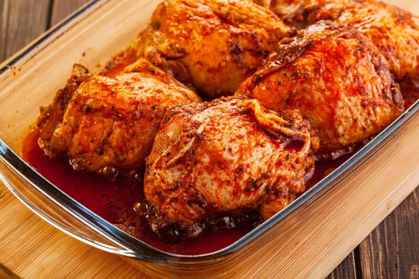 Marinated chicken drumsticks — Stock Photo, Image