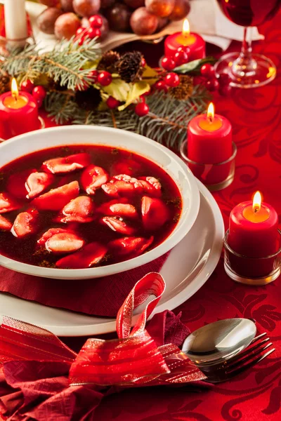 Borscht rojo de Navidad con albóndigas rellenas de carne —  Fotos de Stock