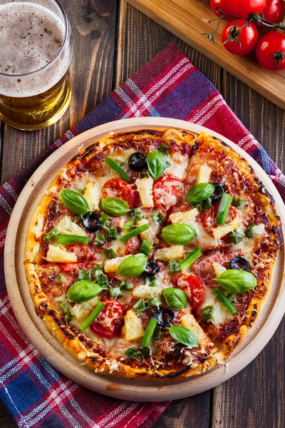 Pizza hawaii with beer — Stock Photo, Image