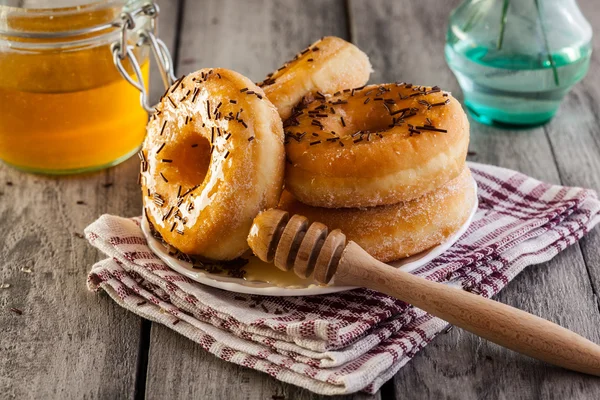 Desayuno con rosquillas y miel —  Fotos de Stock