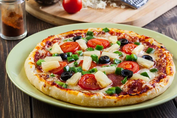 Fresh baked pizza hawaii — Stock Photo, Image