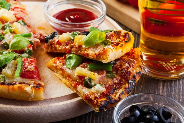 Pizza hawaii with beer — Stock Photo, Image