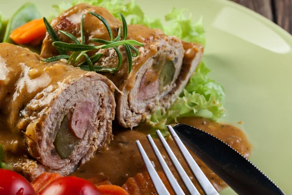 Pork rolls with prepared potatoes and vegetables — Stock Photo, Image