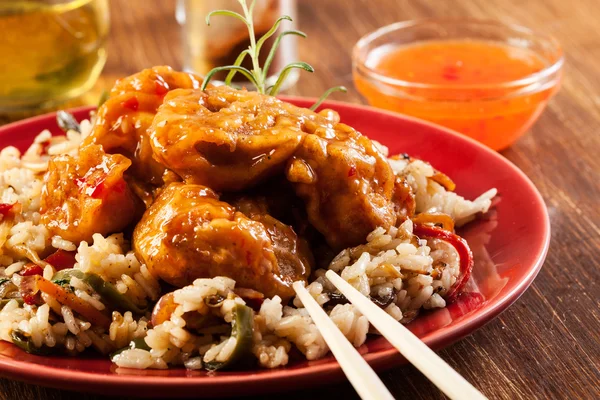 Fried chicken with rice and sweet and sour sauce — Stock Photo, Image