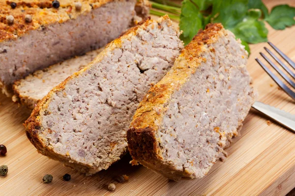 Traditional delicious meat pate with vegetables — Stock Photo, Image