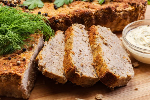 Pate de carne delicioso tradicional com legumes — Fotografia de Stock