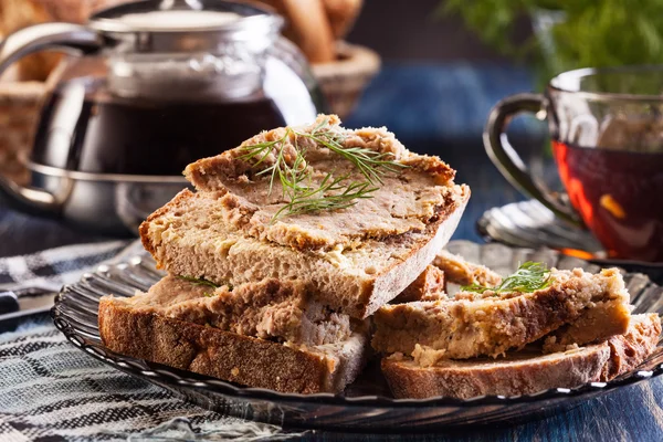 Fette di pane con patè al forno — Foto Stock