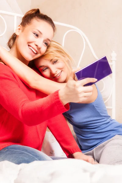 Girls doing themselves photo in a bedroom — Stock Photo, Image