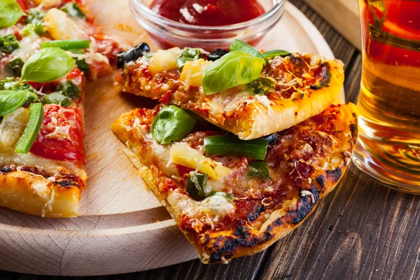 Pizza hawaii with beer — Stock Photo, Image