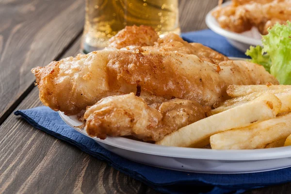 Fish and chips with tartar sauce on a plate — Stock Photo, Image