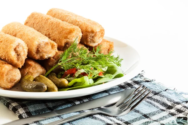 Croquetes deliciosos com carne e salada — Fotografia de Stock