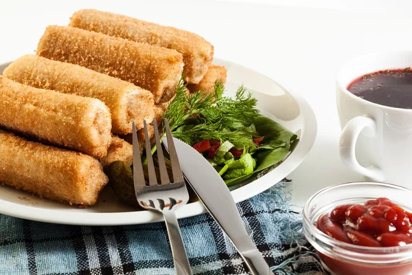 Croquetes com sopa de carne e beterraba — Fotografia de Stock